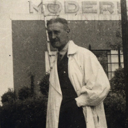 Alt image